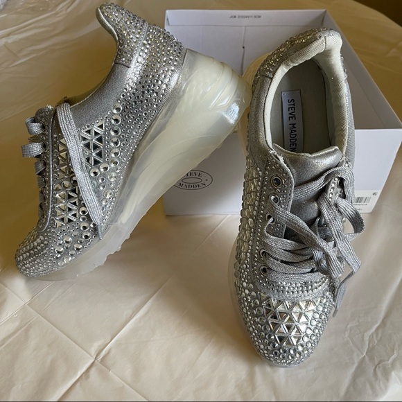 Never worn Steve Madden Women’s Carissa Rhinestone Sneaker - size 8.5M - Picture 4 of 13